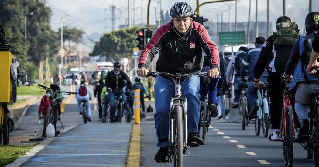 casco en ciclistas urbanos, ciclismo en colombia, ciclistas de colombia