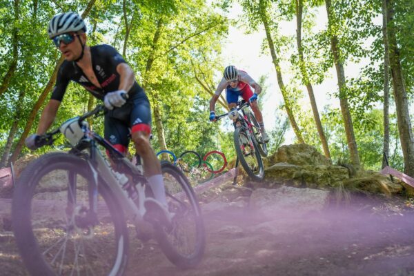 Errores Más Comunes en Carreras de MTB, entrenar en altitud para mtb en Bogotá, consejos para entrenar mtb en Bogotá, cómo entrenar ciclismo en altitud, ciclismo de montaña en Bogotá recomendaciones, entrenamiento en altura para ciclistas amateur, adaptación al entrenamiento en Bogotá mtb, beneficios de entrenar en altitud para mtb, rutas fáciles mtb Bogotá principiantes, entrenamiento de intervalos en altura ciclismo, cómo hidratarse al entrenar en altitud