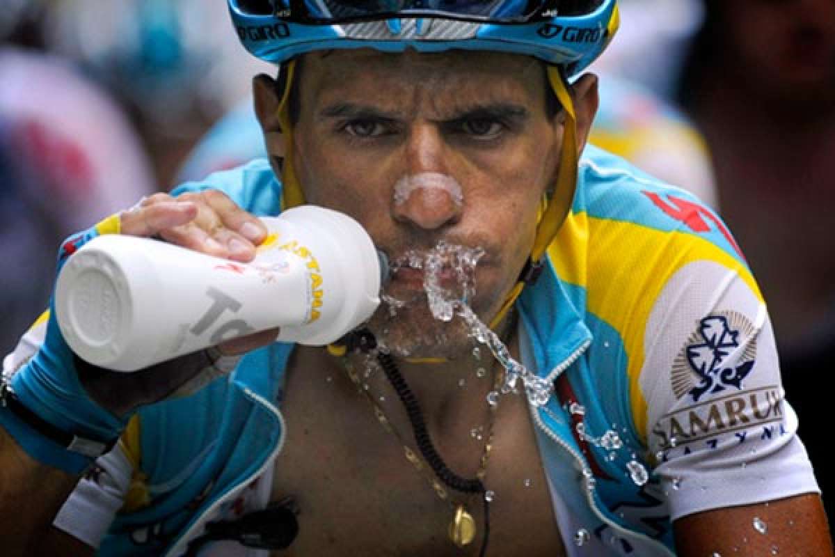 cuanta agua beber en travesías, mtb en colombia