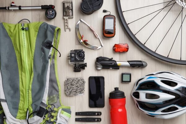accesorios para ciclismo de montaña, accesorios indispensables para ciclistas MTB, qué llevar a una travesía en MTB, equipamiento básico para ciclismo de montaña, mejores gadgets para ciclistas de montaña, herramientas esenciales para ciclistas MTB, equipamiento para rutas de MTB en Colombia, qué empacar para una travesía en bicicleta, elementos necesarios para ciclistas de montaña, checklist para travesía en MTB, seguridad en rutas de MTB, accesorios MTB Colombia, mochila para ciclistas de montaña, travesías en bicicleta qué llevar, accesorios útiles para ciclistas amateurs, accesorios MTB recomendados por expertos
