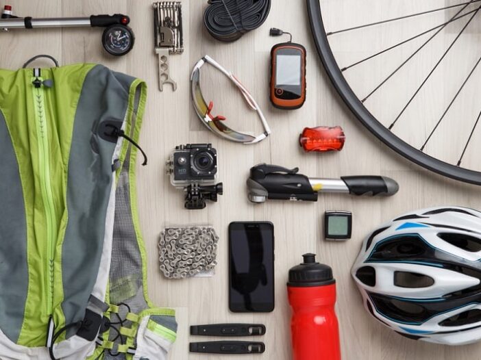accesorios para ciclismo de montaña, accesorios indispensables para ciclistas MTB, qué llevar a una travesía en MTB, equipamiento básico para ciclismo de montaña, mejores gadgets para ciclistas de montaña, herramientas esenciales para ciclistas MTB, equipamiento para rutas de MTB en Colombia, qué empacar para una travesía en bicicleta, elementos necesarios para ciclistas de montaña, checklist para travesía en MTB, seguridad en rutas de MTB, accesorios MTB Colombia, mochila para ciclistas de montaña, travesías en bicicleta qué llevar, accesorios útiles para ciclistas amateurs, accesorios MTB recomendados por expertos