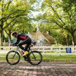 entrenamiento ciclistas MTB, rutinas ciclistas MTB élite, hábitos de ciclistas profesionales MTB, preparación física MTB, cómo entrenan los ciclistas élite de montaña, consejos de entrenamiento MTB, entrenamiento funcional para MTB, recuperación y descanso en ciclismo MTB, nutrición para ciclistas MTB, mentalidad ciclista profesional MTB, plan de entrenamiento para MTB