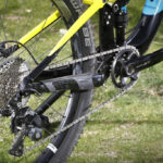 cómo limpiar transmisión de bicicleta de montaña, evitar desgaste transmisión bici mtb, consejos para mantener transmisión limpia en ciclismo, trucos para proteger transmisión bicicleta en barro, limpieza de cadena y cassette en bicicleta, cómo cuidar transmisión en rutas con lodo, mantenimiento transmisión bicicleta ruta y gravel, cómo alargar vida útil de la transmisión bici, evitar que el barro dañe la bicicleta, transmisión bicicleta de montaña consejos prácticos, limpieza fácil de transmisión de bicicleta en casa, cómo proteger cadena bicicleta en terrenos húmedos, mejores prácticas para transmisión bicicleta en Colombia, guía de mantenimiento transmisión para ciclistas amateurs, qué hacer con la transmisión después de rodar en barro