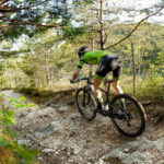 glosario de ciclismo, glosario de ciclismo mtb, glosario de ciclismo de montaña, glosario de ciclismo en español, glosario ciclismo carretera, diccionario de ciclismo, términos de ciclismo, términos de ciclismo de montaña, conceptos de ciclismo, abreviaturas en ciclismo, siglas de ciclismo, jerga ciclista, vocabulario ciclista, definiciones de ciclismo, palabras técnicas ciclismo, qué significa rpm en ciclismo, qué significa cadencia en ciclismo, qué es ftp en ciclismo, qué es vo2max en ciclismo, glosario entrenamiento ciclista, términos básicos de ciclismo, conceptos de ciclismo para principiantes, terminología ciclismo competitivo, diccionario mtb, glosario mountain bike, términos usados en mtb, expresiones ciclistas colombianas, palabras clave ciclismo mtb, conceptos avanzados de ciclismo, guía de términos de ciclismo, terminología ciclismo profesional, jerga en carreras mtb, vocabulario ciclismo ruta, definiciones mtb colombia, conceptos básicos de mountain bike, glosario de ciclismo para principiantes, glosario de ciclismo para expertos, términos de entrenamiento ciclista, conceptos de ciclismo y mtb, guía completa de ciclismo en colombia