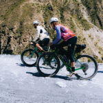 gravel en Colombia, tendencias en gravel y MTB, gravel y MTB diferencias, ciclismo gravel Colombia, eventos gravel en Colombia, rutas gravel cerca de Bogotá, cicloturismo en gravel Colombia, comunidad gravel MTB, bicicletas gravel vs MTB, entrenamiento gravel y MTB, ciclismo de aventura en Colombia, travesías gravel en Colombia, competencias gravel Colombia, turismo en bicicleta gravel, gravel bike en el Eje Cafetero, gravel en los Llanos Orientales, MTB y gravel entrenamientos cruzados, rutas mixtas gravel y MTB, ciclismo de montaña y gravel en Colombia, innovación bicicletas gravel Colombia
