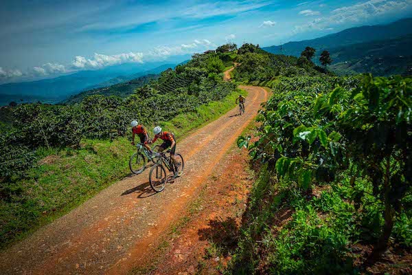 travesías MTB en el Eje Cafetero, rutas MTB en el eje cafetero, ciclismo de montaña en el eje cafetero, ciclomontañismo eje cafetero, mejores rutas de MTB en el eje cafetero, travesías ciclistas en el eje cafetero, turismo en bicicleta eje cafetero, rutas en bici eje cafetero, MTB en paisajes cafeteros, ciclismo recreativo eje cafetero, travesías de ciclomontañismo en Colombia, aventuras MTB en el eje cafetero, consejos para travesías MTB en el eje cafetero, terrenos para MTB eje cafetero, travesías de bicicleta montaña eje cafetero, experiencias MTB en Colombia eje cafetero, travesías MTB en paisajes cafeteros, rutas de ciclismo en montaña eje cafetero, cicloturismo eje cafetero MTB, entrenamientos MTB eje cafetero