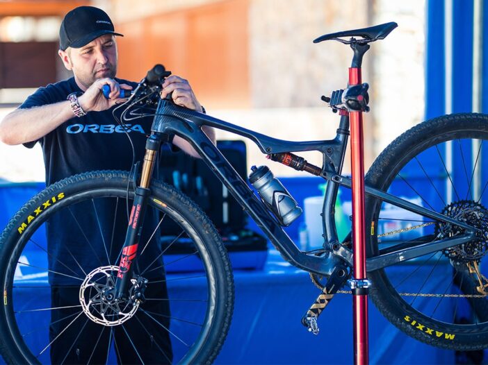 cada cuánto hacer mantenimiento a una bicicleta de montaña, mantenimiento bicicleta de montaña, mantenimiento bicicleta de ruta, limpieza bicicleta mtb, cómo cuidar bicicleta de montaña, cada cuánto lubricar la cadena de la bicicleta, revisión frenos bicicleta mtb, mantenimiento transmisión bicicleta, consejos mantenimiento bicicleta de ruta, mantenimiento básico bicicleta montaña, revisión bicicleta antes de competir, servicio completo bicicleta mtb, mantenimiento suspensión bicicleta montaña, cómo alargar vida útil de la bicicleta, checklist mantenimiento bicicleta, mantenimiento preventivo bicicleta, recomendaciones cuidado bicicleta mtb, mantenimiento profesional bicicleta, revisión anual bicicleta montaña, cuidados después de cada rodada mtb, mantenimiento mensual bicicleta de ruta, cómo limpiar transmisión bicicleta, desgaste cadena bicicleta mtb, cada cuánto cambiar transmisión bicicleta, mantenimiento avanzado bicicleta montaña