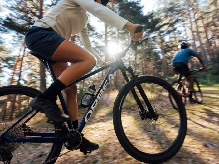 con qué bicicleta empezar MTB, primera bicicleta de montaña para principiantes, bicicletas de MTB en Colombia, mejor bicicleta para iniciar en MTB, bicicletas rígidas para principiantes, bicicletas doble suspensión para novatos, consejos para elegir bicicleta de montaña, MTB para domingueros, cómo empezar en el ciclismo de montaña en Colombia, bicicletas económicas de montaña en Colombia, mountain bike para principiantes, guía para comprar bicicleta MTB