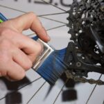 errores al lavar una bicicleta, cómo lavar una bicicleta de montaña correctamente, cuidados al lavar una bicicleta MTB, mantenimiento de bicicleta de montaña, limpieza de bicicleta de montaña paso a paso, qué no hacer al limpiar bicicleta, mejores consejos para lavar bicicleta MTB, productos para limpiar bicicleta de montaña, lavar bicicleta con hidrolavadora es malo, cómo secar bicicleta después de lavar