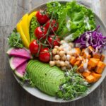 vegetales en la dieta de ciclistas amateur, importancia de los vegetales en la dieta del ciclista, alimentación saludable para ciclistas, dieta equilibrada para ciclistas, nutrición deportiva para ciclistas, alimentos naturales para ciclistas, consejos de nutrición para ciclistas, qué comer antes de montar bicicleta, alimentación para ciclistas de montaña, qué deben comer los ciclistas amateur, mejores vegetales para ciclistas, dieta para ciclistas principiantes, plan alimenticio para ciclistas, vegetales ricos en hierro para ciclistas, cómo mejorar el rendimiento en ciclismo con vegetales, alimentos energéticos para ciclistas, recuperación muscular en ciclistas, alimentación después del entrenamiento en bici, comidas saludables para ciclistas, nutrición deportiva MTB, dieta para ciclismo de ruta, tips de nutrición para ciclistas, rendimiento y alimentación ciclista, vegetales con magnesio para deportistas, alimentación natural para ciclistas colombianos, cómo alimentarse para travesías MTB, guía nutricional para ciclistas de montaña, qué deben comer los ciclistas antes y después de entrenar, alimentos que evitan calambres en ciclismo, comida balanceada para ciclistas, energía y resistencia en ciclismo, beneficios de los vegetales en el ciclismo, vegetales que ayudan al rendimiento deportivo