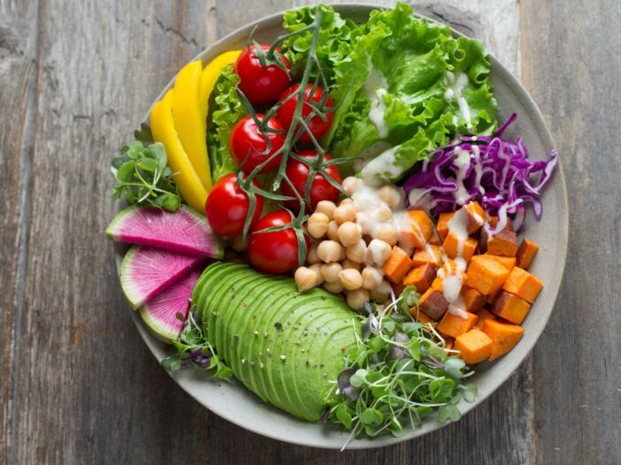 vegetales en la dieta de ciclistas amateur, importancia de los vegetales en la dieta del ciclista, alimentación saludable para ciclistas, dieta equilibrada para ciclistas, nutrición deportiva para ciclistas, alimentos naturales para ciclistas, consejos de nutrición para ciclistas, qué comer antes de montar bicicleta, alimentación para ciclistas de montaña, qué deben comer los ciclistas amateur, mejores vegetales para ciclistas, dieta para ciclistas principiantes, plan alimenticio para ciclistas, vegetales ricos en hierro para ciclistas, cómo mejorar el rendimiento en ciclismo con vegetales, alimentos energéticos para ciclistas, recuperación muscular en ciclistas, alimentación después del entrenamiento en bici, comidas saludables para ciclistas, nutrición deportiva MTB, dieta para ciclismo de ruta, tips de nutrición para ciclistas, rendimiento y alimentación ciclista, vegetales con magnesio para deportistas, alimentación natural para ciclistas colombianos, cómo alimentarse para travesías MTB, guía nutricional para ciclistas de montaña, qué deben comer los ciclistas antes y después de entrenar, alimentos que evitan calambres en ciclismo, comida balanceada para ciclistas, energía y resistencia en ciclismo, beneficios de los vegetales en el ciclismo, vegetales que ayudan al rendimiento deportivo