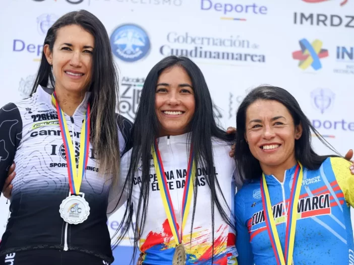 competencias MTB para damas en Colombia, carreras de ciclismo femenino en Colombia, competencias femeninas de ciclismo de montaña, categorías competitivas MTB para mujeres, categorías recreativas MTB para damas, calendario de competencias femeninas MTB Colombia, ciclismo de ruta femenino en Colombia, eventos MTB mujeres Colombia, carreras MTB mujeres principiantes, competencias de ciclismo para mujeres en Boyacá, competencias de ciclismo femenino en Antioquia, retos MTB para damas en Colombia, insumos para mujeres ciclistas, consejos para competir en MTB femenino, cómo prepararse para una competencia de ciclismo femenino, calendario de ciclismo femenino Colombia, travesías MTB para mujeres, carreras de ciclismo para damas recreativas, consejos para damas ciclistas en competencia, MTB y ciclismo de ruta femenino Colombia