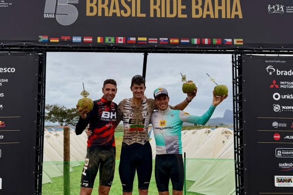 Brasil Ride Bahia 2025, carrera MTB Brasil, Brasil Ride MTB, ultramaratón MTB Bahía, MTB internacional Brasil, Brasil Ride etapas, Brasil Ride resultados 2025, ciclismo de montaña en Brasil, carrera por etapas MTB, mountain bike en Bahía, competencia MTB Sudamérica, evento de ciclismo Brasil 2025, ciclistas elite Brasil Ride, MTB profesional en Latinoamérica, David Valero Brasil Ride, Tiago Ferreira MTB, BH Coloma Team Brasil Ride, turismo deportivo en Brasil, carreras MTB por etapas 2025, ranking MTB internacional, Brasil Ride Bahia recorrido, entrenamiento para Brasil Ride, preparación física MTB tropical, humedad y clima en Bahía, tips para competir en Brasil Ride, nutrición para ultramaratón MTB, equipamiento MTB Brasil, mejores bicicletas para Brasil Ride, experiencia ciclista en Brasil, gastronomía bahiana para deportistas, turismo MTB en Brasil, qué hacer en Bahía Brasil, rutas de ciclismo en Bahía, MTB extremo en Sudamérica, aventura en bicicleta Brasil, mountain bike tropical, ultramaratón en selva y playa, competencia internacional MTB Bahía, MTB endurance Brasil, destino MTB Latinoamérica, mejores carreras MTB del mundo, calendario MTB 2025 Brasil, desafíos MTB por etapas, carrera MTB exótica, preparación para calor y humedad en MTB, turismo gastronómico Bahía Brasil, MTB de resistencia, rutas técnicas MTB Brasil, viaje ciclista a Brasil, experiencias MTB internacionales, turismo y MTB en Sudamérica, pasión por el mountain bike Brasil Ride