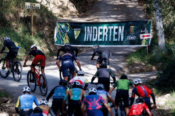 pedaleando por un sueño cundinamarca, ciclismo solidario cundinamarca, evento ciclístico de ayuda social, ciclismo por causas sociales, ciclismo para niños con enfermedades huérfanas, jornadas solidarias de ciclismo en cundinamarca, alexandra pulido primera dama de cundinamarca ciclismo, jorge emilio rico gobernador eventos deportivos, eventos deportivos cundinamarca 2025, ciclismo con propósito social, rutas de ciclismo en cundinamarca, cultura ciclista cundinamarquesa, ciclismo aficionado en cundinamarca, ciclismo profesional en cundinamarca, entrenamiento ciclista en cundinamarca, ciclismo para recaudar fondos, ciclismo y responsabilidad social, ciclismo inclusivo en colombia, deporte y solidaridad colombia, iniciativas deportivas para ayudar, ciclismo y comunidad en cundinamarca, eventos de ciclismo en familia, ciclismo para mejorar vidas, ciclismo de ruta cundinamarca, ciclismo recreativo y solidario, apoyo a niños con enfermedades huérfanas, campañas deportivas cundinamarca, ciclismo y bienestar social, eventos con propósito en colombia, pedalear por una causa social, ciclismo humanitario en colombia
