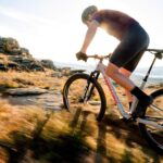 Cómo preparar tu cuerpo para un reto de ultrafondo 🚴♂️💪 entrenamiento para ultrafondo en bicicleta, preparación física para ciclismo de ultrafondo, cómo entrenar para un reto de ultradistancia, consejos para ciclistas de ultrafondo, nutrición para ciclismo de larga distancia, estrategia de hidratación para ultrafondo, entrenamiento de resistencia para ciclistas, plan de entrenamiento para ciclismo de fondo, cómo mejorar la resistencia en ciclismo, técnicas de recuperación para ciclistas, descanso para deportistas de ultrafondo, fuerza y estabilidad para ciclistas, cómo evitar lesiones en ultrafondo, entrenamiento mental para ciclistas, preparación para retos de larga distancia, cómo aumentar el rendimiento en ciclismo de fondo, entrenamiento por zonas de potencia para ultrafondo, FTP para ciclistas de fondo, suplementos para ciclismo de ultradistancia, qué comer antes de un reto de ultrafondo, ciclismo de resistencia en Colombia, deportes de fondo y resistencia, guía para ciclistas de larga distancia, claves para completar un reto de ultrafondo, preparación integral para deportistas de resistencia