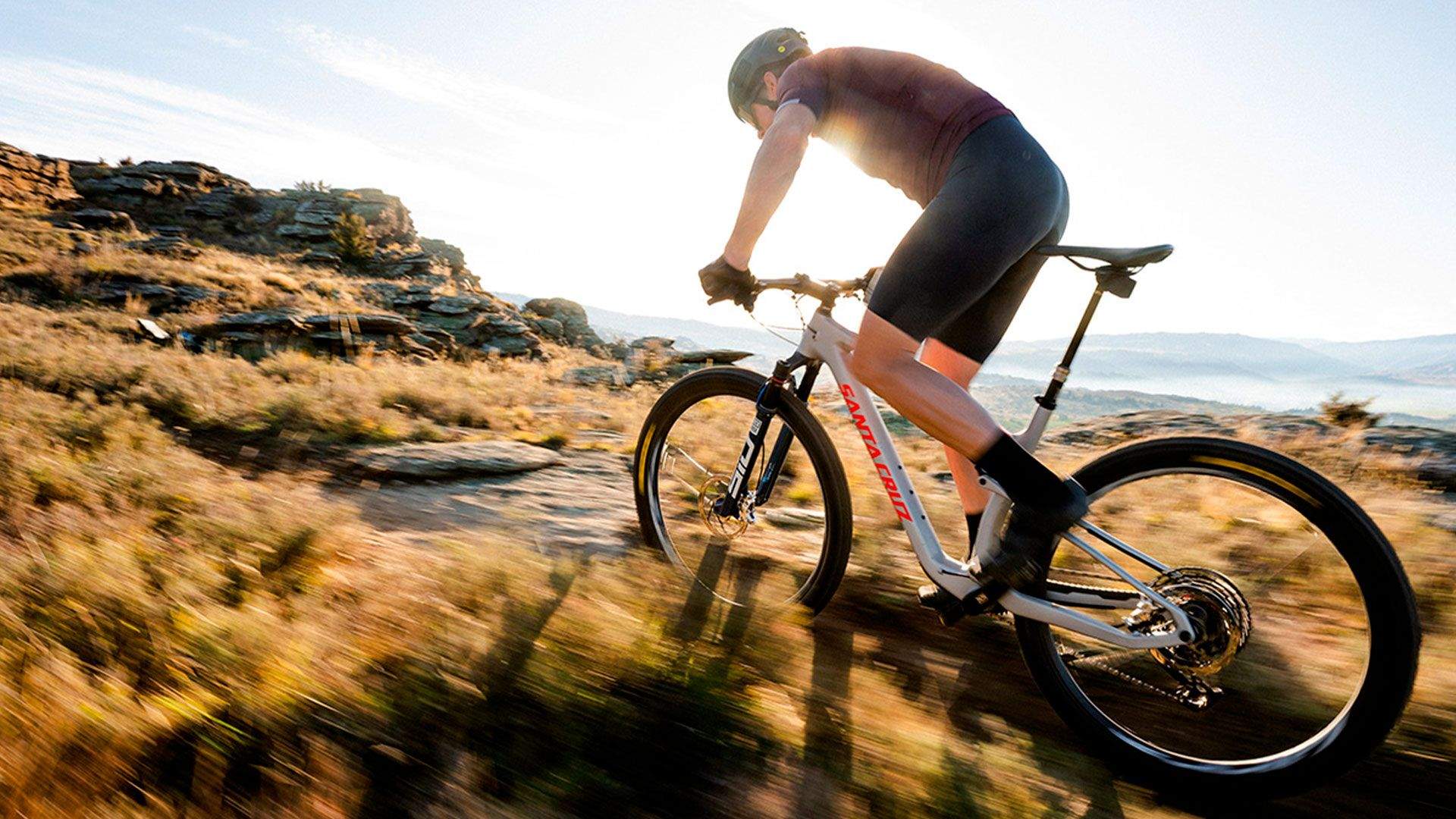 entrenamiento para ultrafondo en bicicleta, preparación física para ciclismo de ultrafondo, cómo entrenar para un reto de ultradistancia, consejos para ciclistas de ultrafondo, nutrición para ciclismo de larga distancia, estrategia de hidratación para ultrafondo, entrenamiento de resistencia para ciclistas, plan de entrenamiento para ciclismo de fondo, cómo mejorar la resistencia en ciclismo, técnicas de recuperación para ciclistas, descanso para deportistas de ultrafondo, fuerza y estabilidad para ciclistas, cómo evitar lesiones en ultrafondo, entrenamiento mental para ciclistas, preparación para retos de larga distancia, cómo aumentar el rendimiento en ciclismo de fondo, entrenamiento por zonas de potencia para ultrafondo, FTP para ciclistas de fondo, suplementos para ciclismo de ultradistancia, qué comer antes de un reto de ultrafondo, ciclismo de resistencia en Colombia, deportes de fondo y resistencia, guía para ciclistas de larga distancia, claves para completar un reto de ultrafondo, preparación integral para deportistas de resistencia